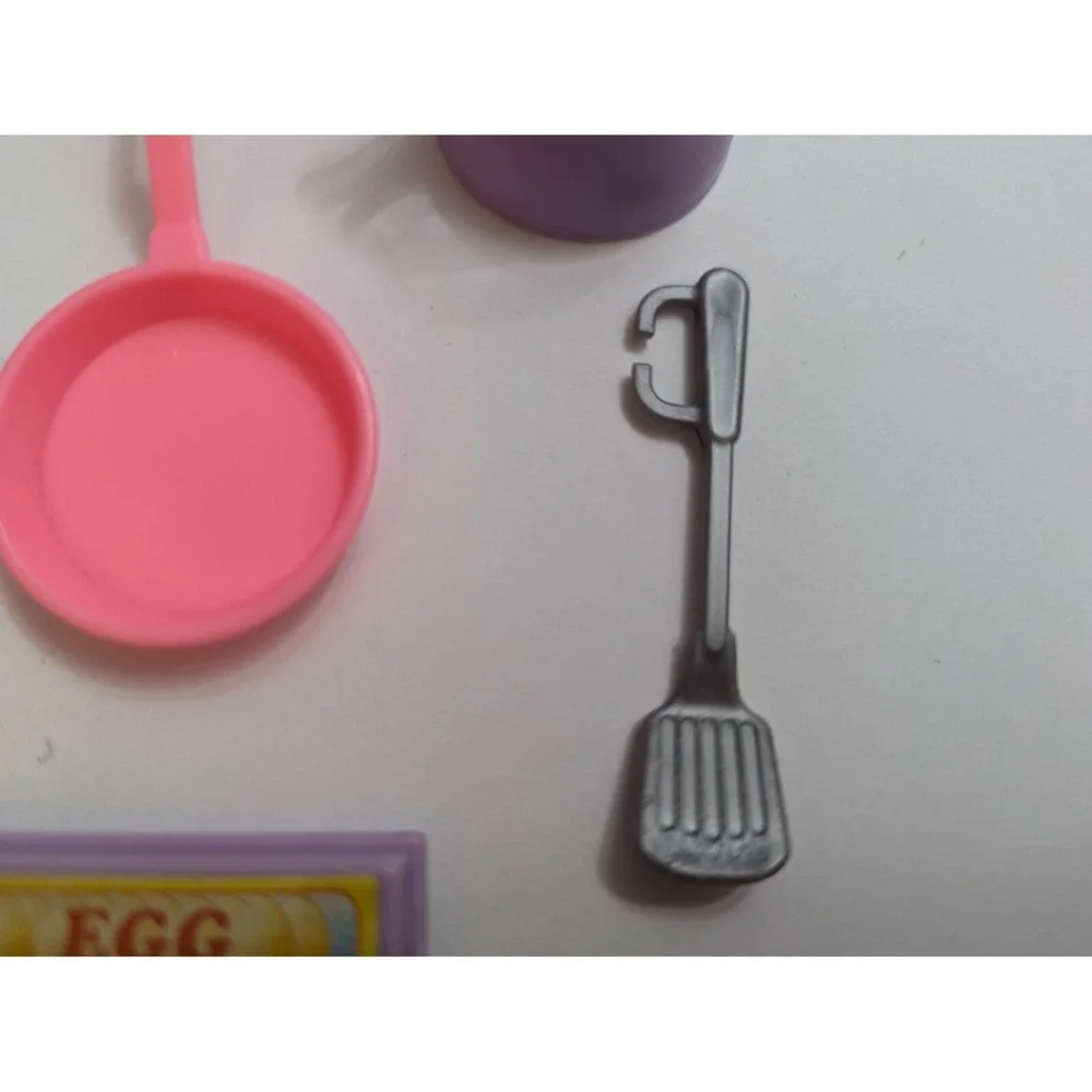 Dollhouse Barbie Doll Diorama mixed 8‎ piece lot purple pink pot pan egg kabob
